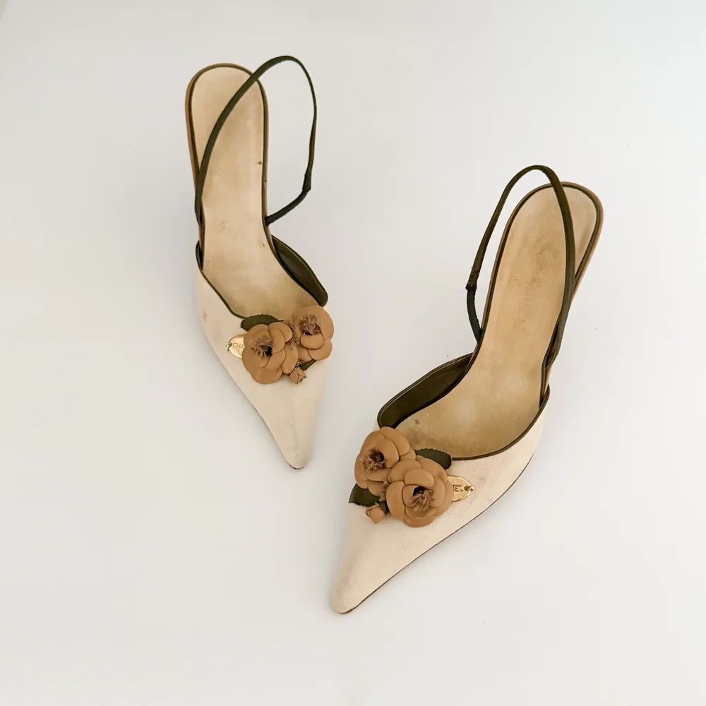 靴 Vintage Chanel Camellia Slingback 39 1/2 Chanel Leather Camellia Canvas Slingback Heels (US 10 / IT